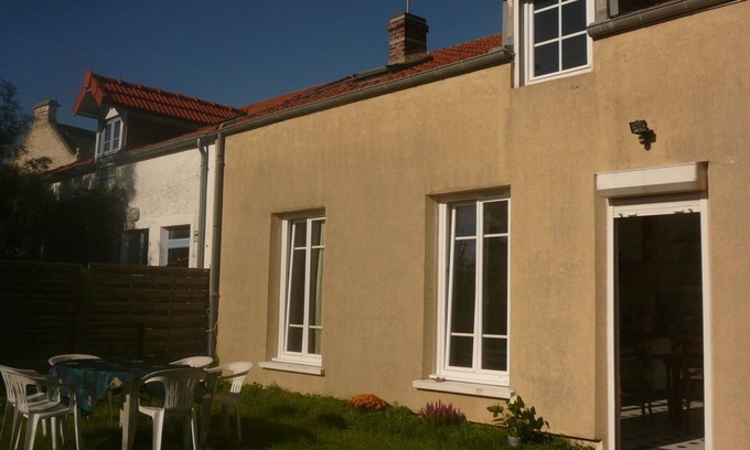 Lion-sur-Mer Cottage | Le Gai Séjour