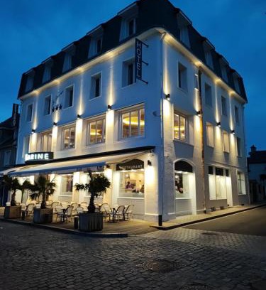 Port-en-Bessin-Huppain Hotel | Le Grand Hôtel de la Marine "face à la mer"