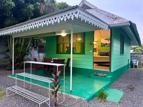 Fare Ski Chalet | « Le Green House » by Meri lodge Huahine
