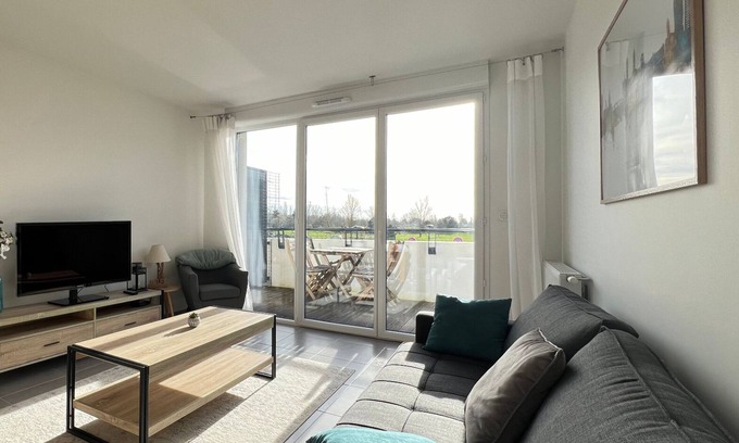 Frouzins Apartment | Le Lamartine 🏕: baignez dans la nature en ville