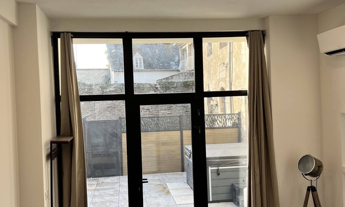 Ploermel House | LE Lofty Jacuzzi