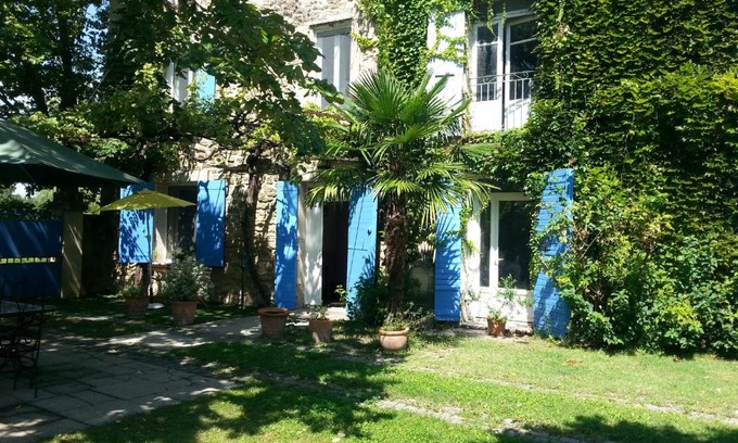 Entraigues-sur-la-Sorgue Bed & Breakfast | Le Mas des Platanes
