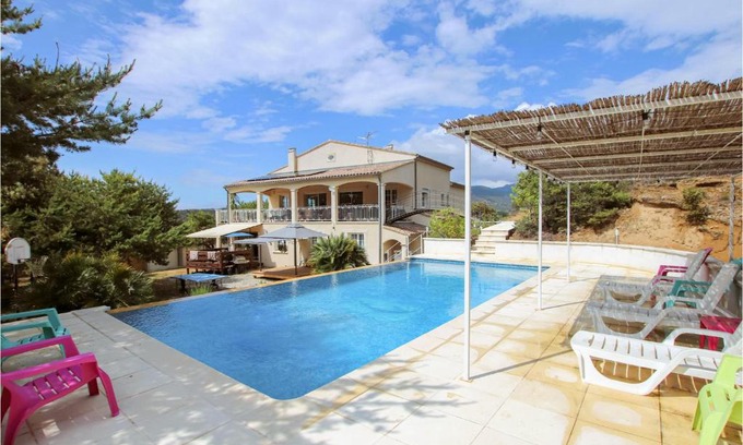 Rousset-les-Vignes House | Le Mas Des Collines