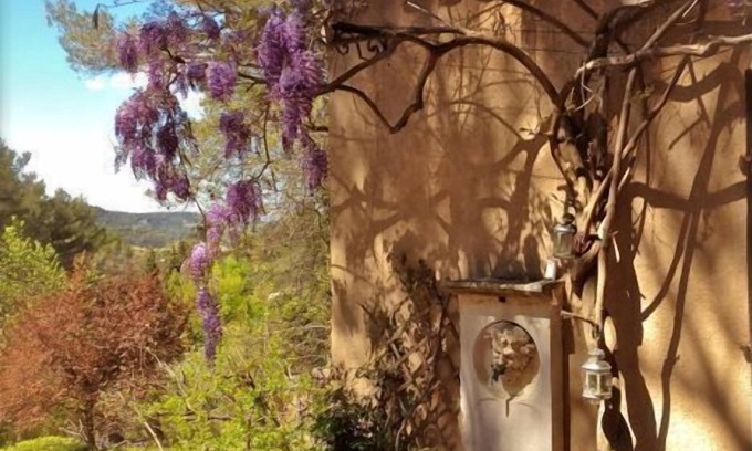 Simiane-Collongue Hotel | Le Mas Du Philosophe, Large Traditional Villa in Provence.