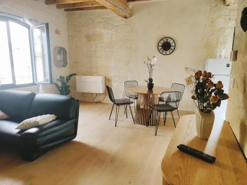Villeneuve-les-Avignon Apartment | Le Nid de St-Marc