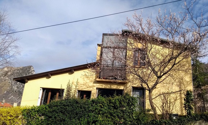 Tarascon-sur-Ariege Apartment | Le Nopal Bleu furnished apartment