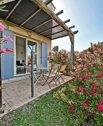 Saint-Saturnin-les-Avignon Apartment | LE PETIT BONHEUR - PLACE PARKING PRIVEE - CLiM - TERRASSE - PISCINE PARTAGEE - PROCHE PARC SPIROU