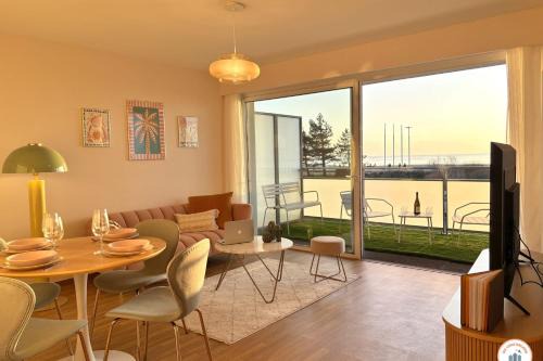 Saint-Martin-du-Littoral Apartment | Le Pop Art' - Terrasse Great Sea View and Parking