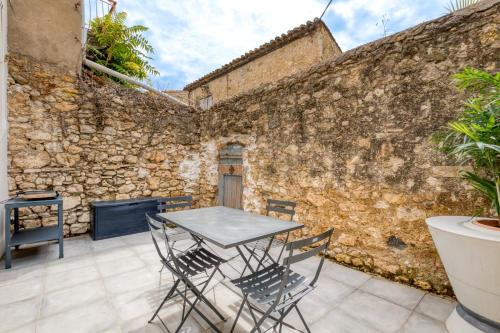 Saint-Genies-de-Fontedit Apartment | Le Poulailler D'alice