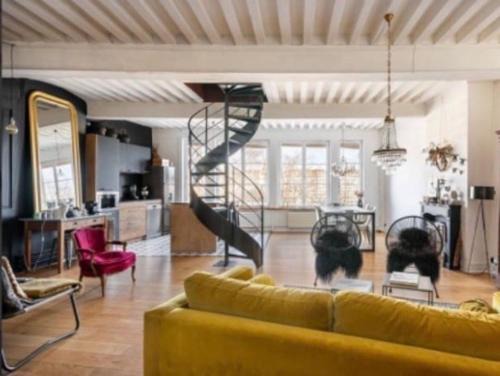 Old Lyon Apartment | Le Prestige Vieux Lyon, Duplex Vue sur la Saône