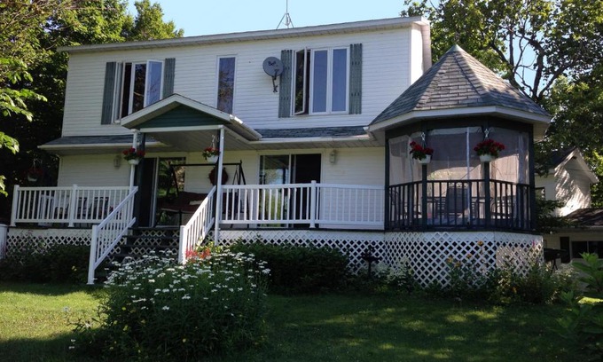 Weedon Bed & Breakfast | Le Reflet de la Rivière B&B