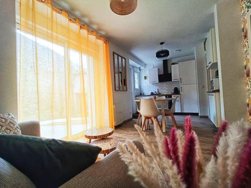 Carentan Apartment | Le Rez des Arcades - T2 en RDC hypercentre