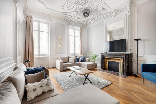 Moliere - Edgard Quinet Apartment | Le Rhône Haussmannien, Luxueux spacieux et raffiné au cœur de Lyon 6e vue Rhône