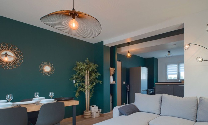 Laval Apartment | Le Solférino - Balcon - Parking - Wifi