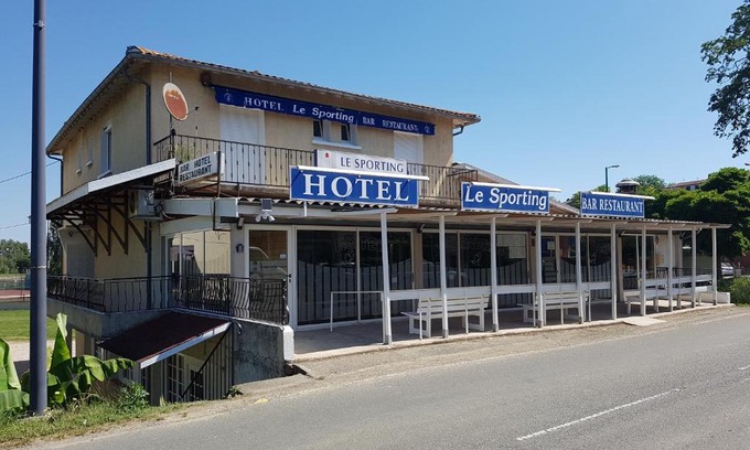 Beaumont-sur-Leze Hotel | LE SPORTING