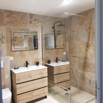 Roquemaure Apartment | Le Studio d Aurélie avec SPA été en pleine campagne et proche de toute commodité