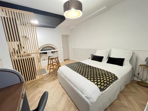 Bourges Apartment | Le Studio Haslay SERAUCOURT en plein cœur de ville de BOURGES - Charme de l ancien et confort contemporain