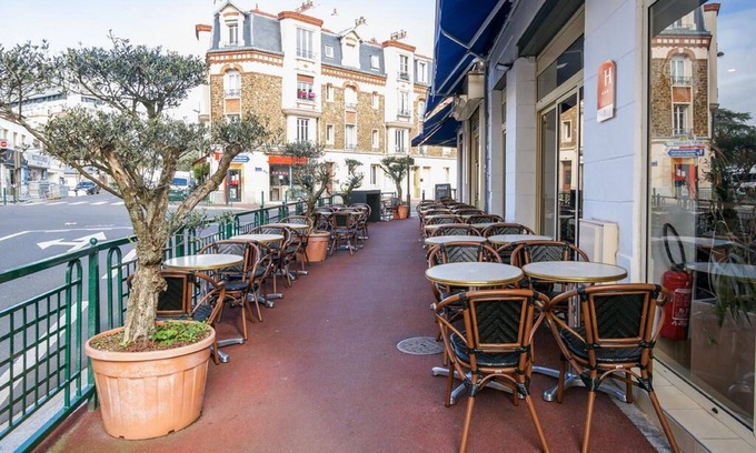 Suresnes Hotel | Le Theatre