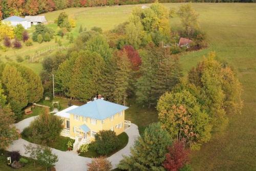 Hatley House | Le toit bleu