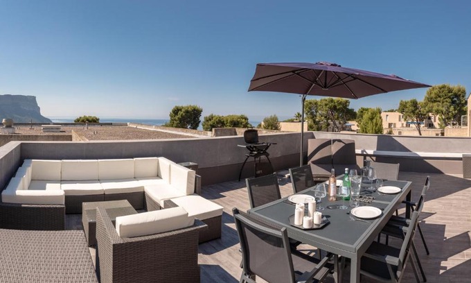 Cassis Apartment | Le Vallat vue mer cassis terrasse privative spa jacuzzi barbecue calanques