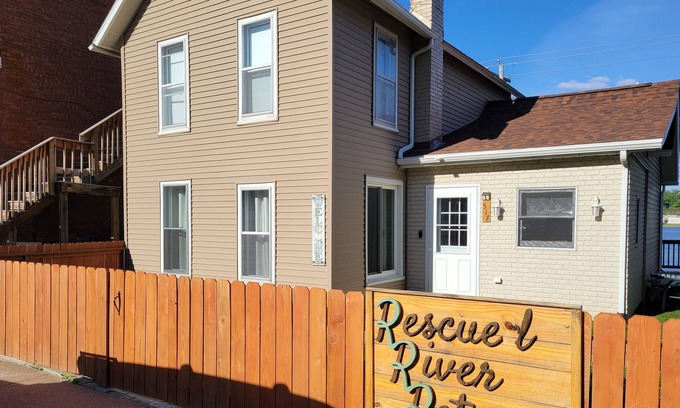 Le Claire House | LeClaire Iowa