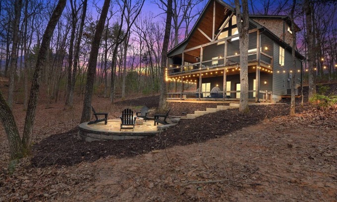 McCaysville Cabin | Lee's Ride · 3BR, Loft, Hot Tub, Wifi, Dog Friendly, Games