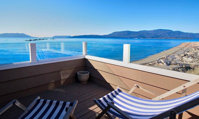 Lummi Island House | Legoe Bay Beach House on the Water