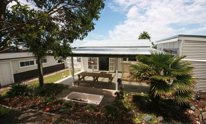 Leigh House | Leigh Family Bach - Your perfect spot for a family getaway in the heart of Leigh