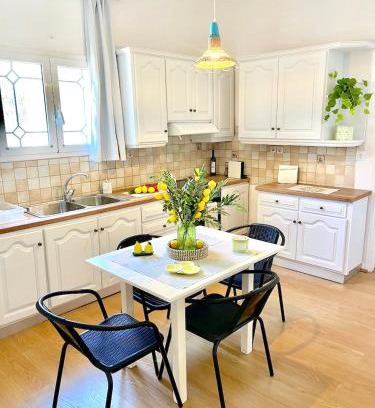 Chrissi Akti Apartment | Lemon Tree House, Golden Beach