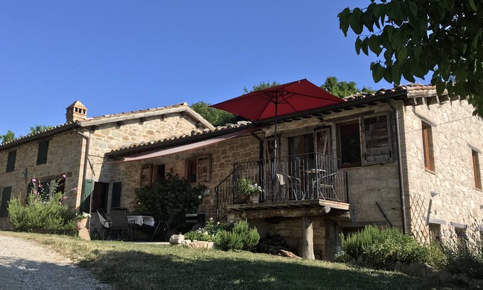 Comunanza House | Leonardo'sRestored farmhouse with spectacular views of Sibillini Mountains