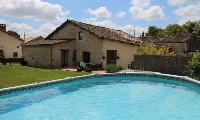 Lezay House | Les Cerisiers Gîtes