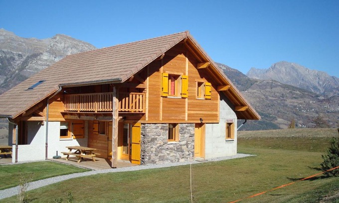 Saint-Leger-les-Melezes Ski Chalet | Les Chalets du Choumeau