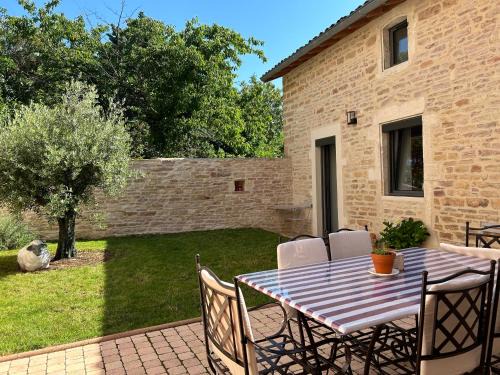 Saint-Loup-de-Varennes House | Les chambres claires Givry