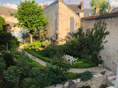 Bourgogne Apartment | Les Pensees Chambre Hemingway
