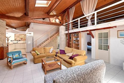 Chenac-Saint-Seurin-d'Uzet House | Les Vents de Gironde - Maison en pierre piscine