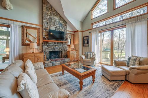 Lake Toxaway House | Less Than 1 Mi to Marina Ford Mountain Retreat with Deck