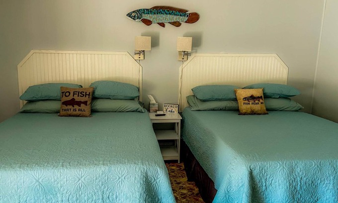 Quitman Hotel | Less than a mile from Lake Fork-UPDATED-Bowfin Bungalow-Rm 3