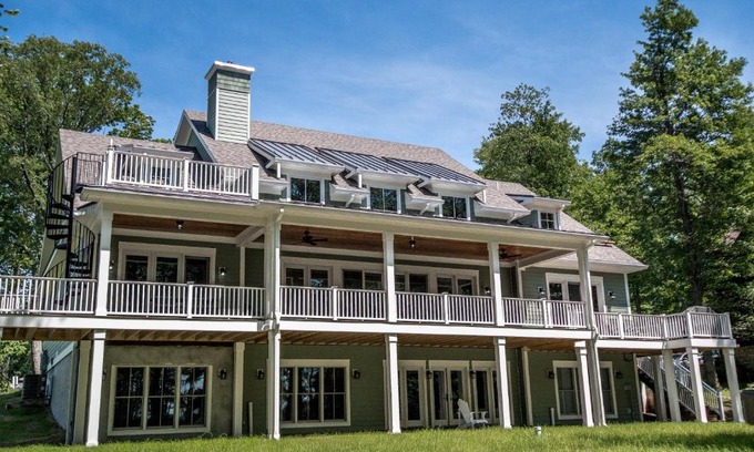 Waterfront Greens House | Let the Good Times Roll