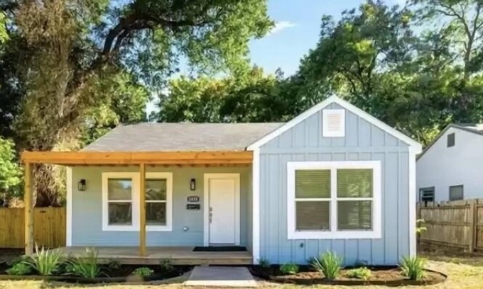 Brookview House | Let the light in and shine on your stay!