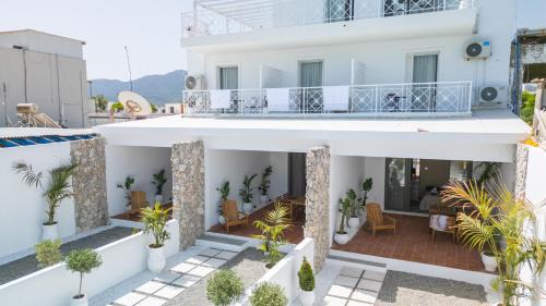 Tingaki Hotel | Li Mango