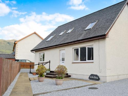 West Laroch House | Lia Fail