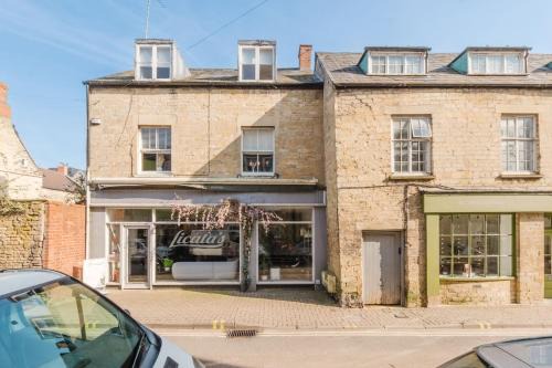 Cirencester Apartment | Licatas Apartment Cirencester, Cotswolds, Sleeps 6, 3 Bedrooms
