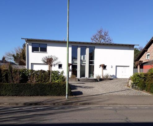 Dueren Bed & Breakfast | Lichtdurchflutetes Atelierhaus mit Skulpturenpark