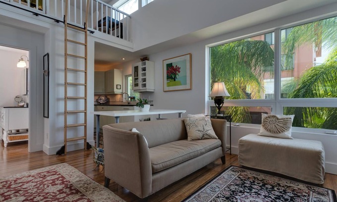 Sarasota House | Lido Beach Walk! One block to beach!