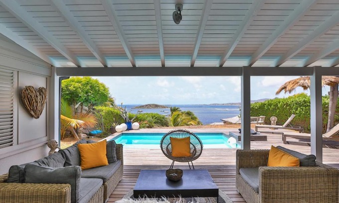 Bellevue Villa | Life Is Good In Cul De Sac