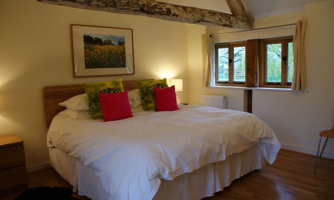 Henley-in-Arden House | Light and airy stylish barn conversion set in peaceful countryside.