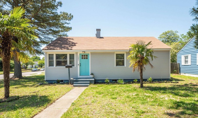 Bayview House | Light and bright beach house, one block from the bay!