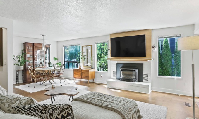 Tigard House | Light and Bright in SW Portland with Hot Tub