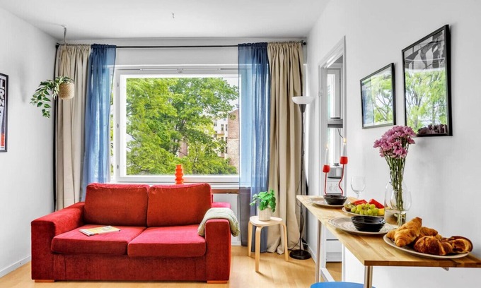 Punavuori Condo | Light-Filled Gem | Bathtub | 200m tram/bus | Wi-Fi