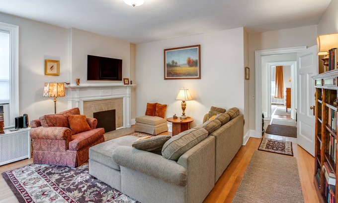 East Avenue Apartment | Light-Filled Spacious 1 Bedroom